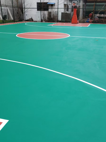 永仁 球场长期使用易出现地面开裂